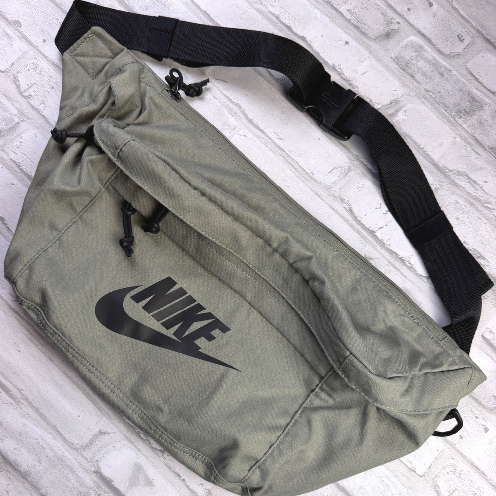 Nike Tech Hip Pack Unisex OS Green Crossbody Sling Waist Bag Adult EUC